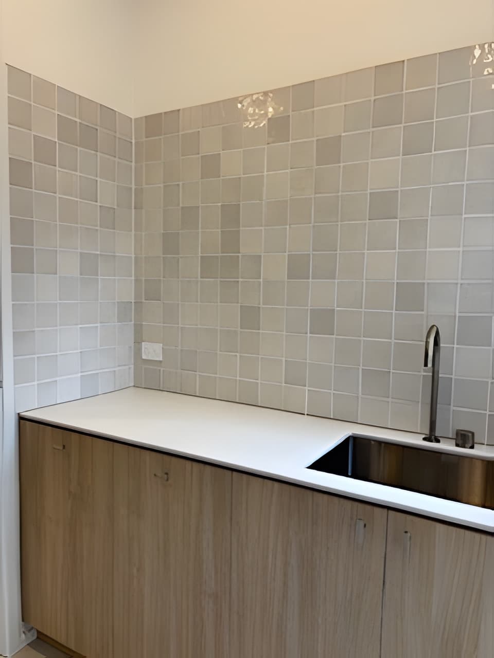 Bathroom shower feature wall with patterned tile inlay